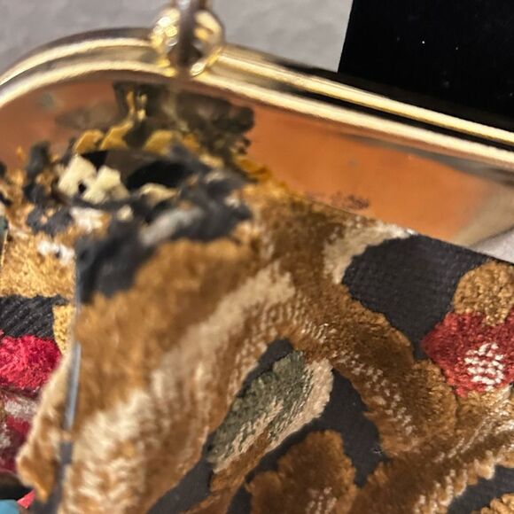 Floral Tapestry Handbag Vintage Floral Velvet Tapestry Clutch | Repair Needed - Picture 5 of 11